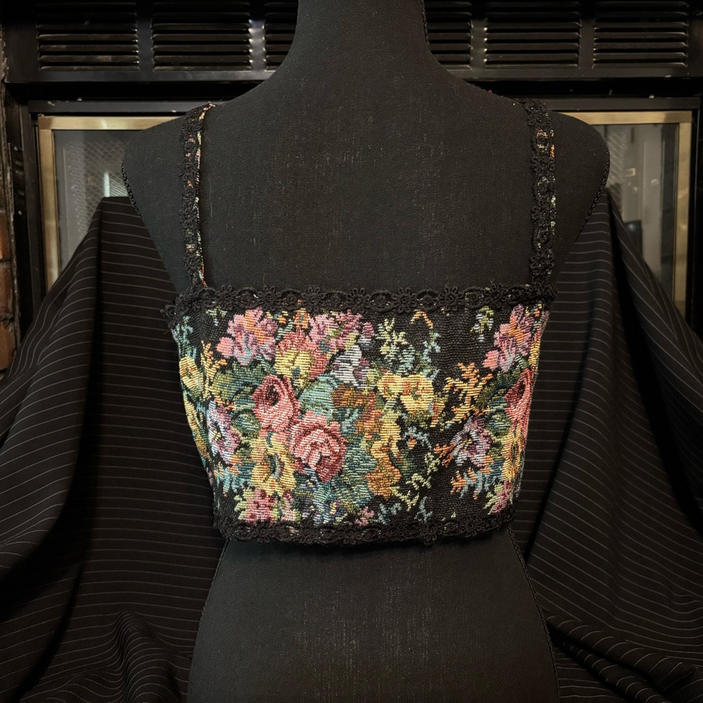 Floral Lace-Up Tank Top - Picture 4 of 5